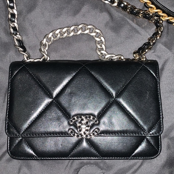 Authentic Chanel - Picture 2 of 12